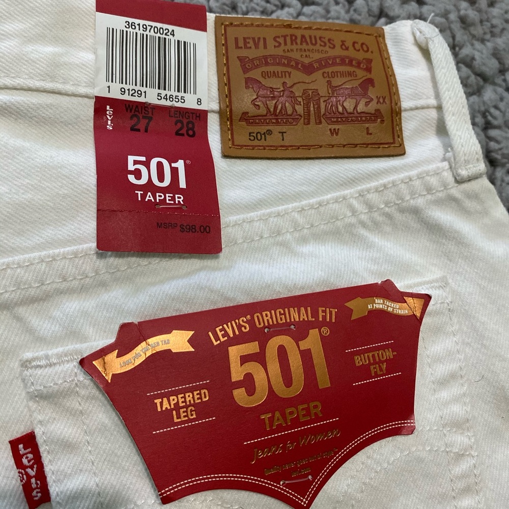 White Tapered Levi’s Jeans